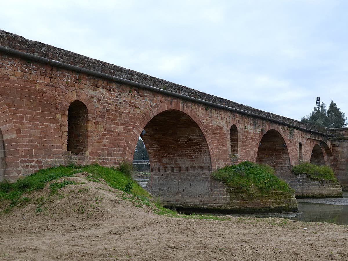 El Puente Romano de Andújar sobre el río Guadalquivir