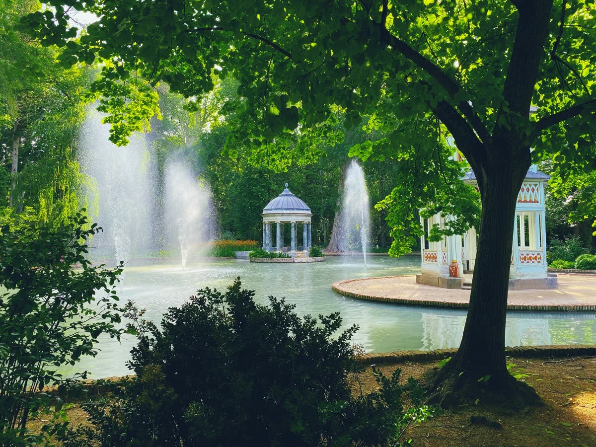 Fuente entre los árboles del Jardín del Príncipe de Aranjuez