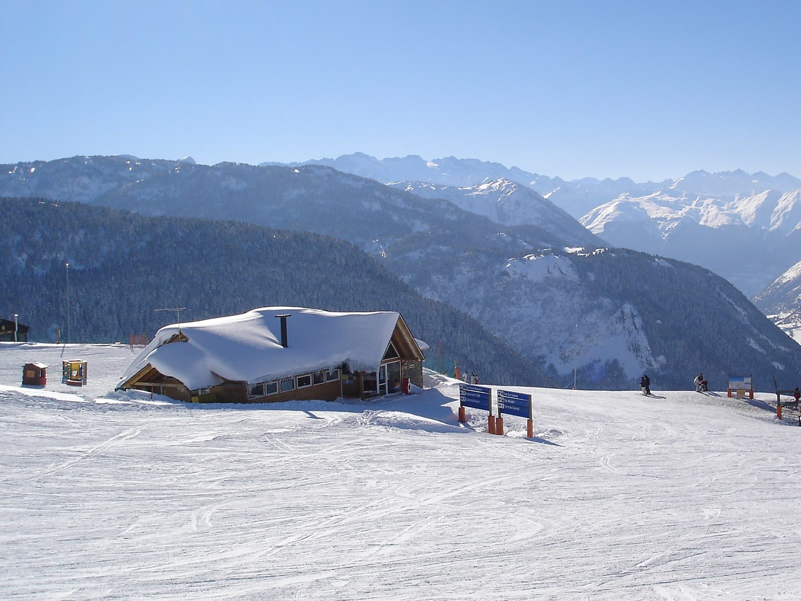 Vista del Valle de Arán desde las pistas de Baqueira