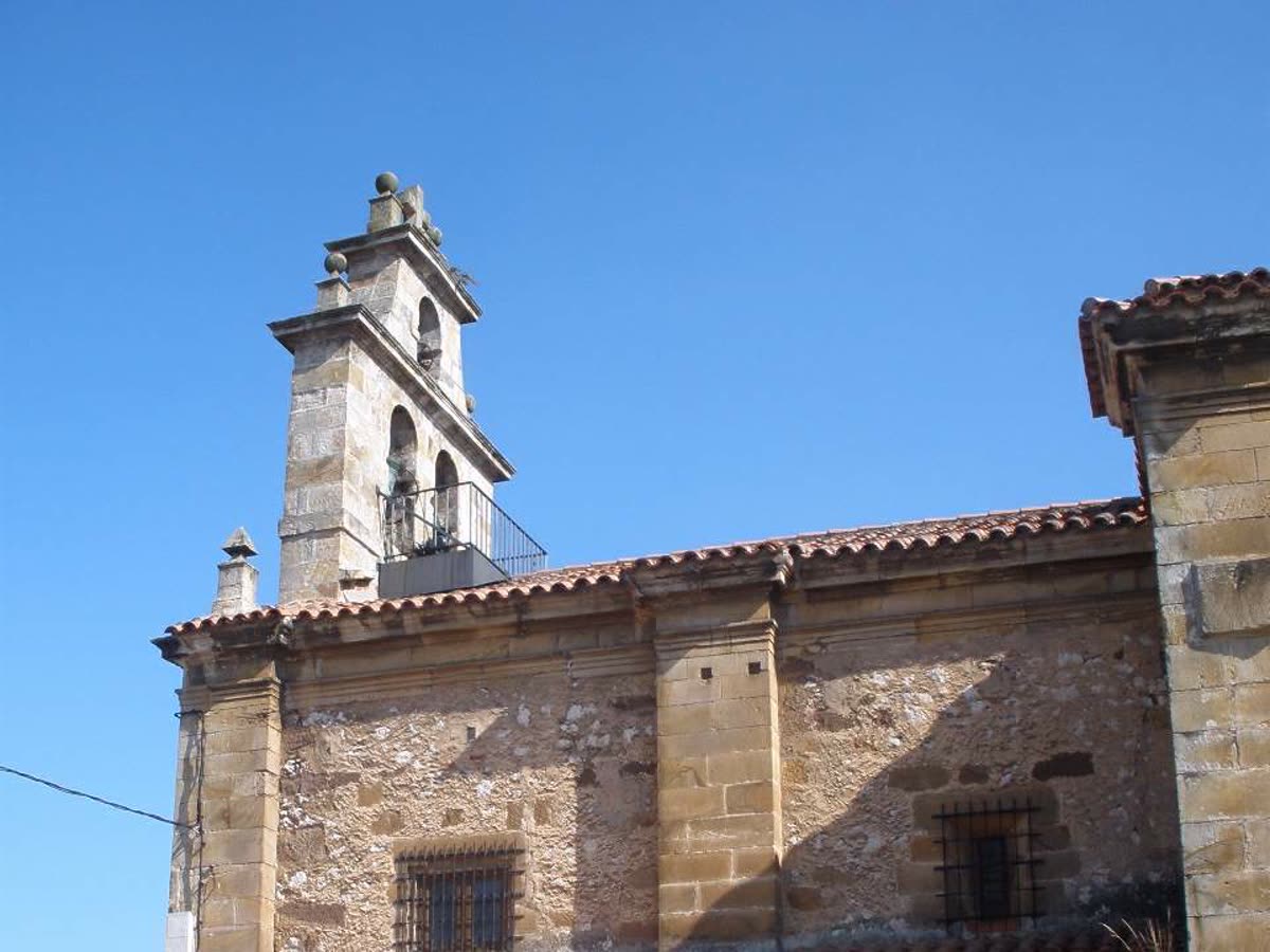 Torre de sillería de la Iglesia de San Vicente Mártir en Muriedas, Camargo