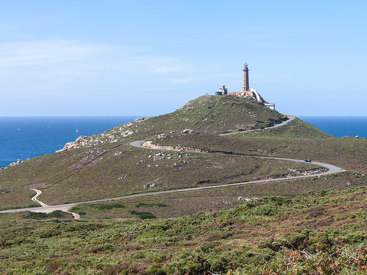 El Faro de Cabo Vilán sobre el promontorio rocoso de la Costa da Morte — Faro de Cabo Vilán