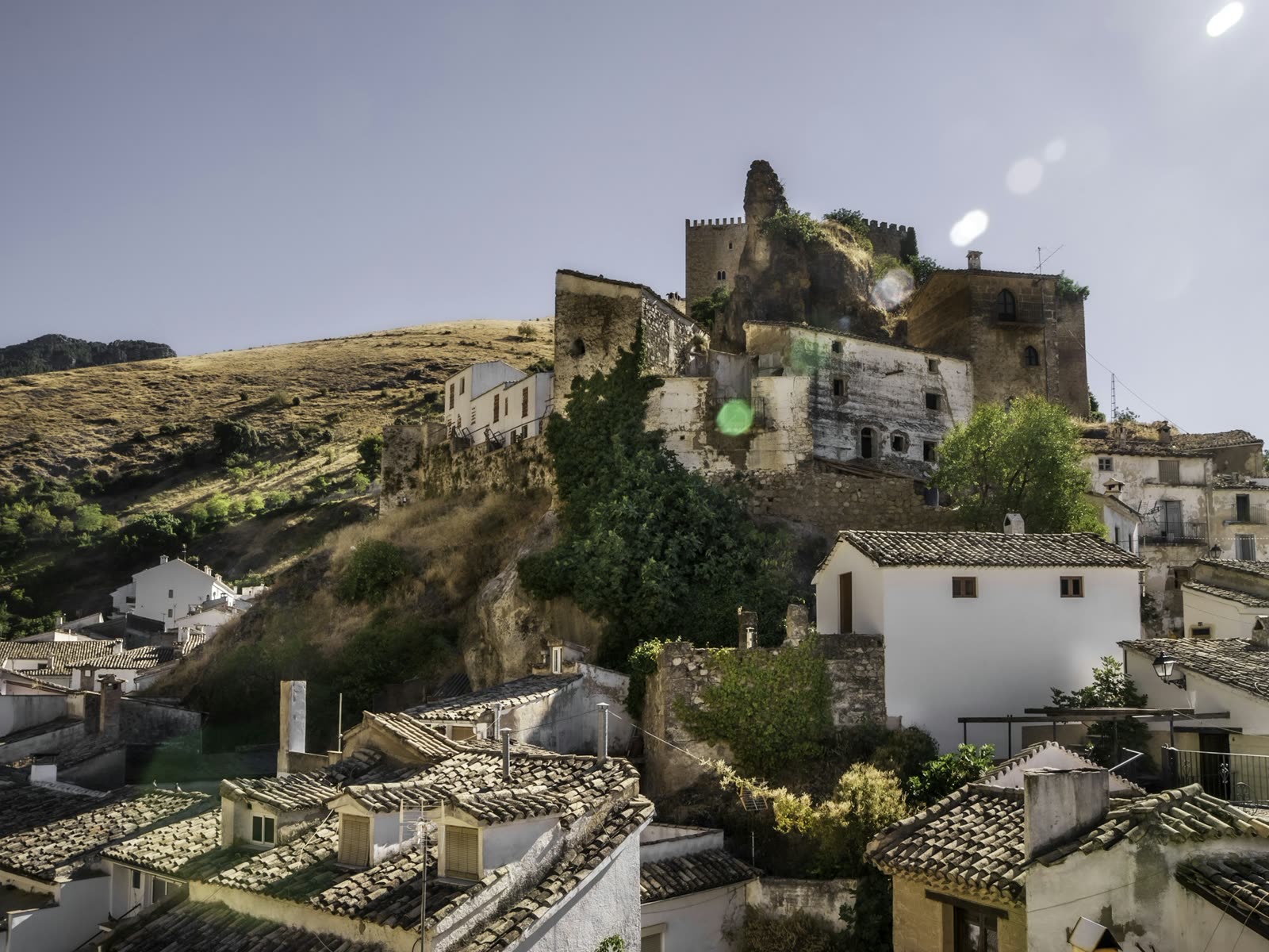 Castillo de la Yedra sobre el casco histórico de Cazorla, Jaén