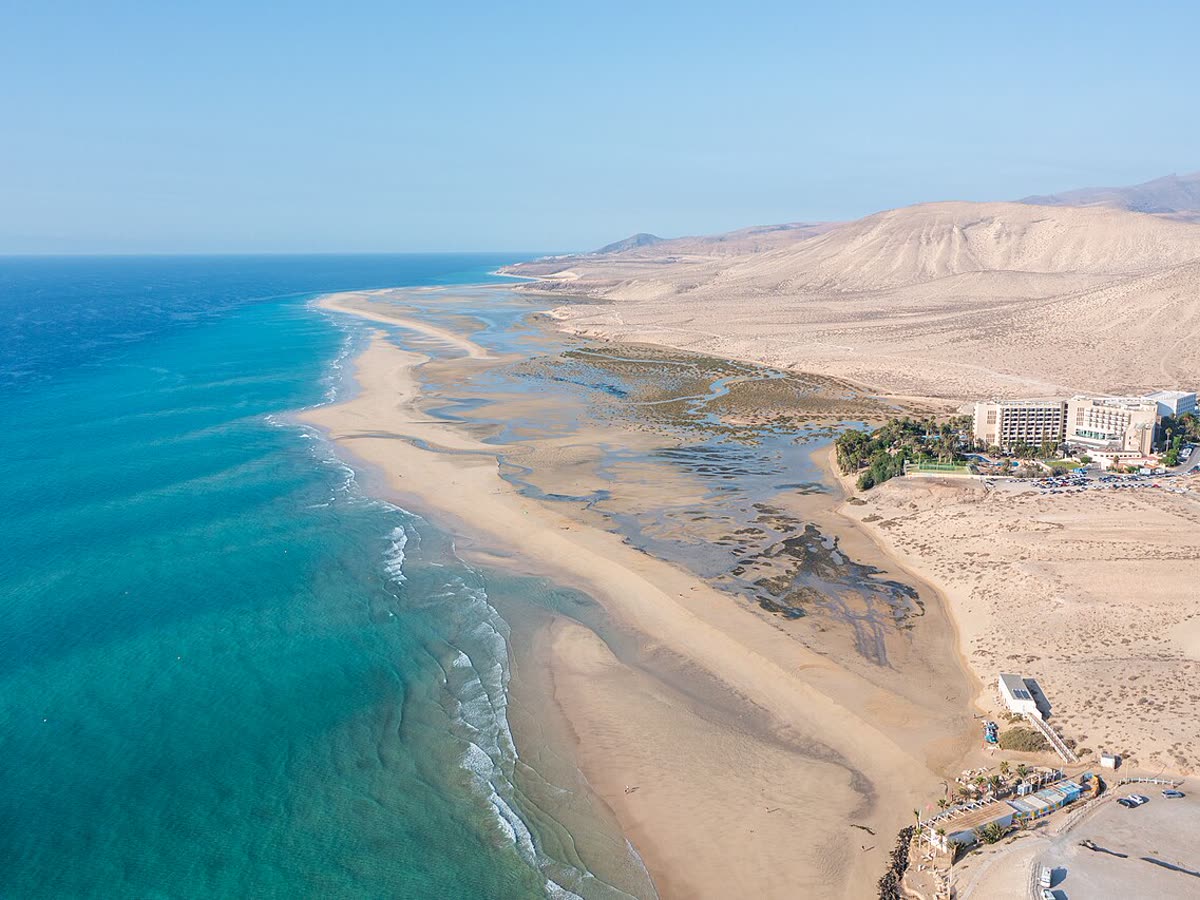 Vista aérea de la laguna de marea de la Playa de Sotavento, en la península de Jandía