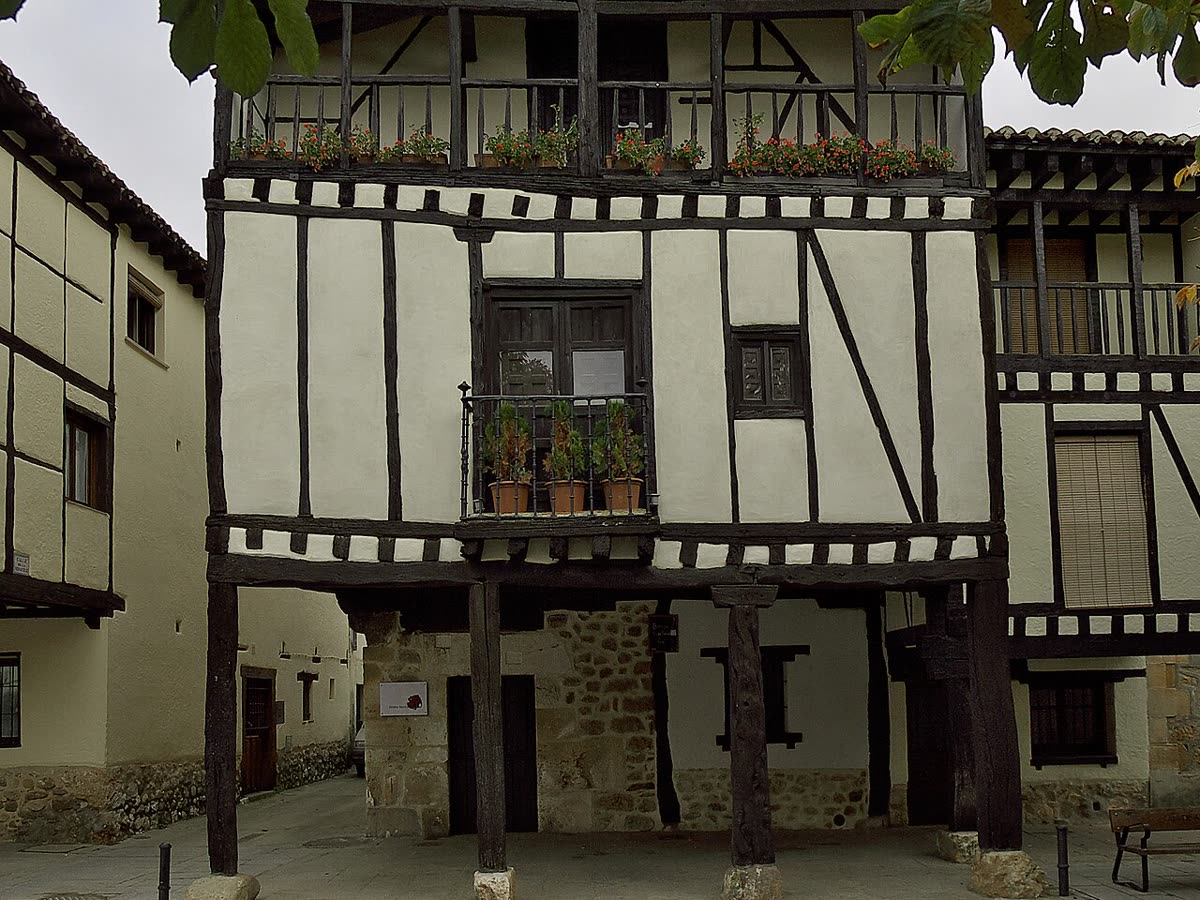 Casa de Doña Sancha, casa de entramado de madera en Covarrubias