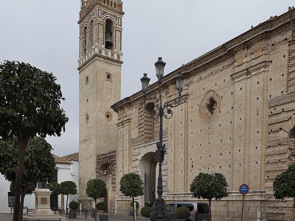 Torre barroca de cerámica de la Iglesia de Santa Cruz en Écija