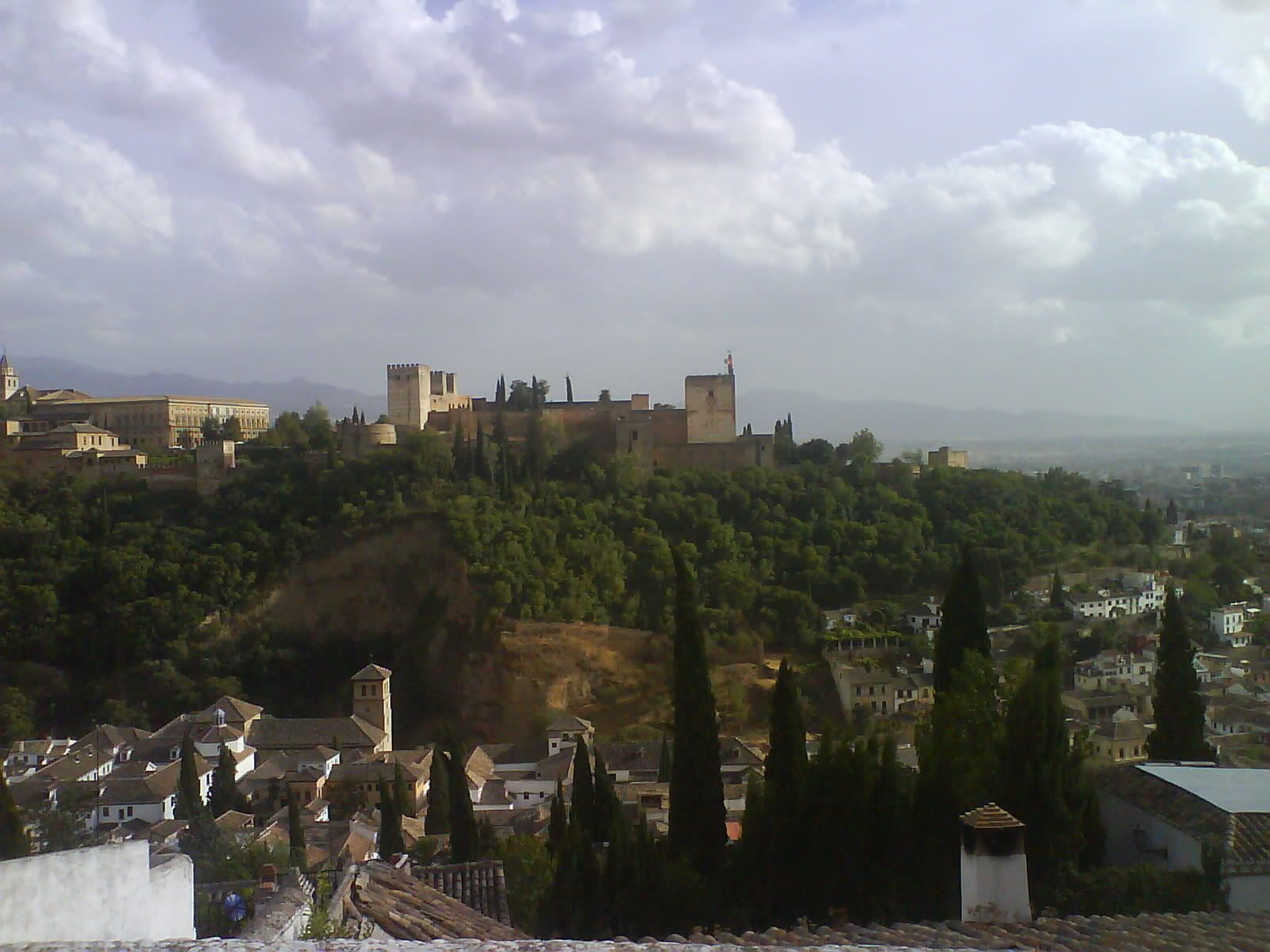 Vista de la Alhambra desde el Mirador de San Nicolás, en el Albaicín de Granada