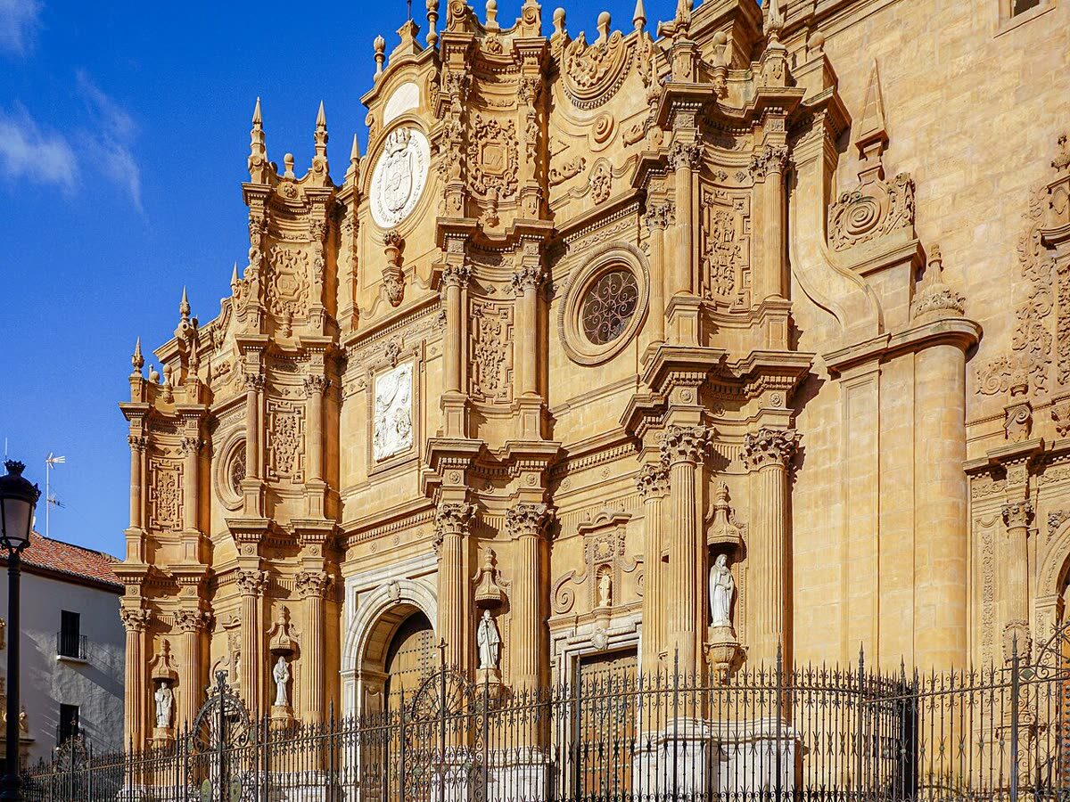 Fachada barroca de la Catedral de la Encarnación de Guadix