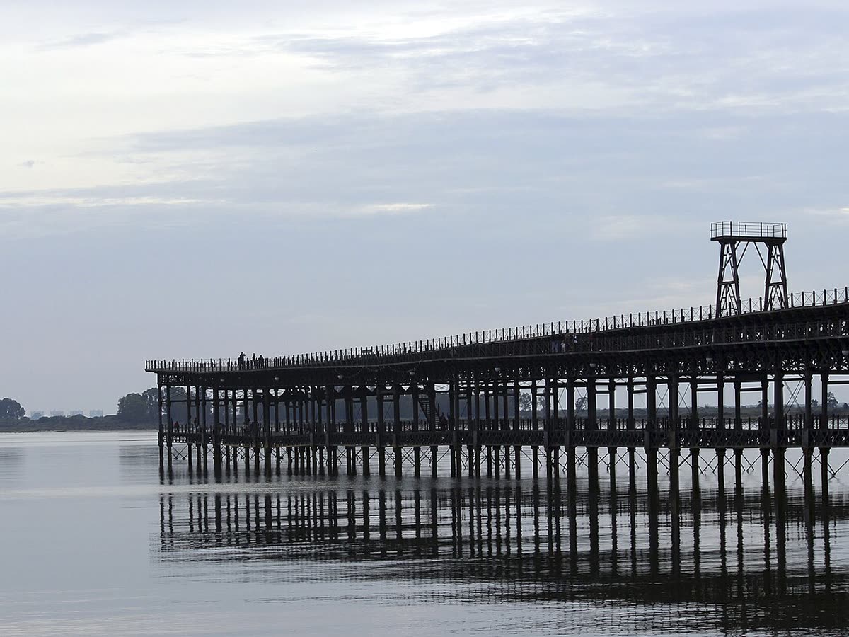 El Muelle del Tinto, estructura de hierro del siglo XIX sobre la ría de Huelva