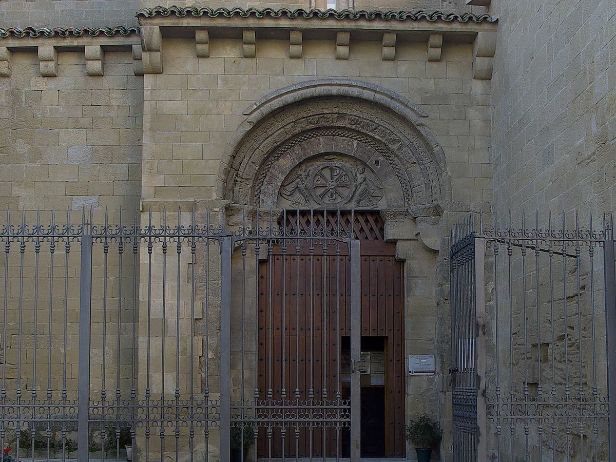 Portada románica de la iglesia de San Pedro el Viejo, en Huesca