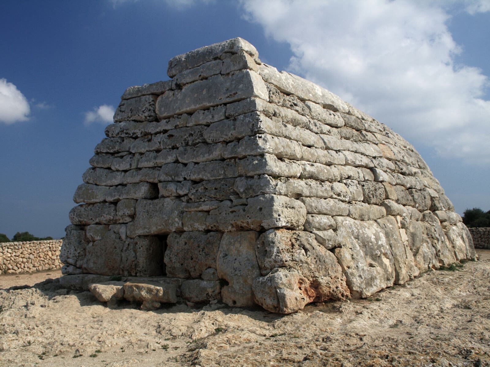Naveta des Tudons, monumento megalítico talayótico en Menorca