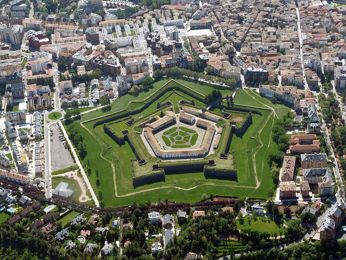 Vista aérea de la Ciudadela de Jaca, fortaleza abaluartada en forma de estrella de cinco puntas