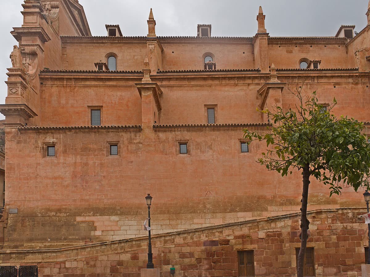 Fachada barroca de la Colegiata de San Patricio de Lorca desde la Plaza de España