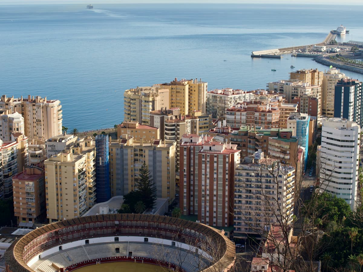Vista aérea de los nuevos desarrollos residenciales del frente marítimo de Málaga