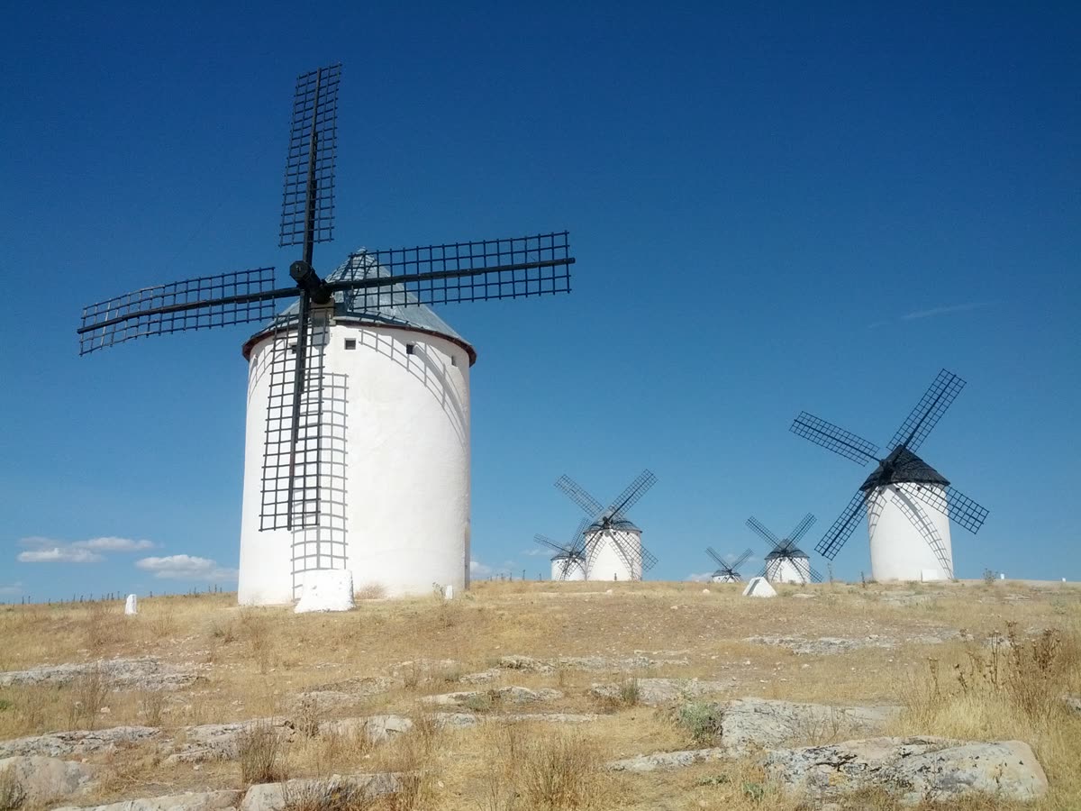 Molinos de viento tradicionales de La Mancha — La Sierra de los Molinos