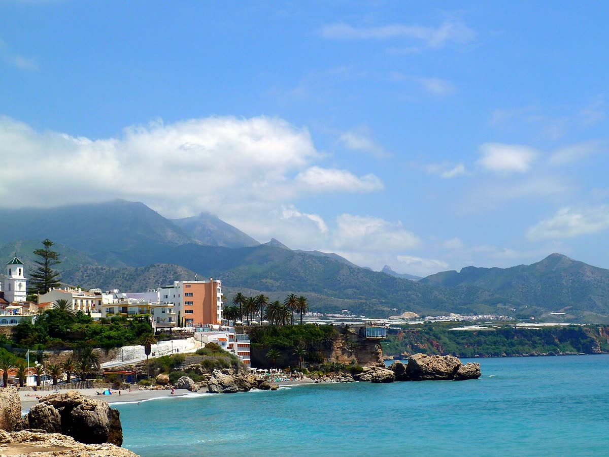 El Balcón de Europa de Nerja, mirador sobre el Mediterráneo junto al casco histórico