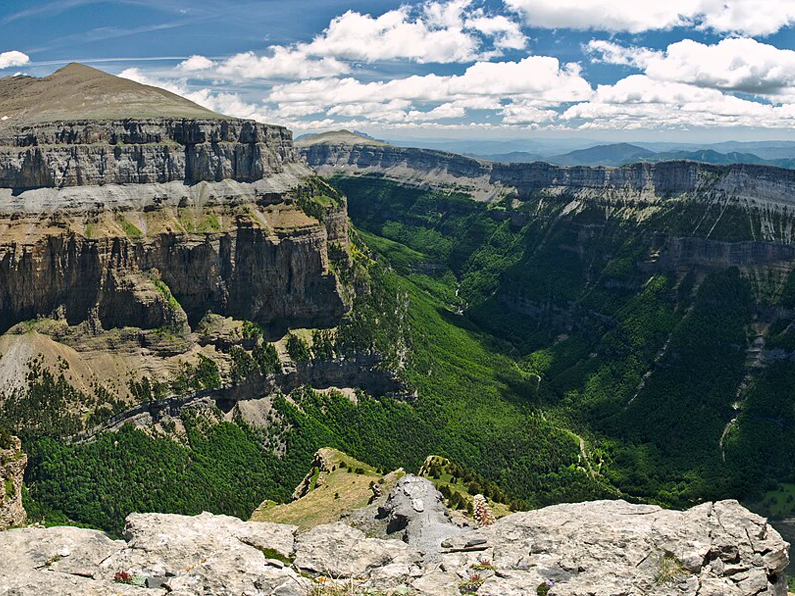 Vista panorámica del cañón del Parque Nacional de Ordesa y Monte Perdido
