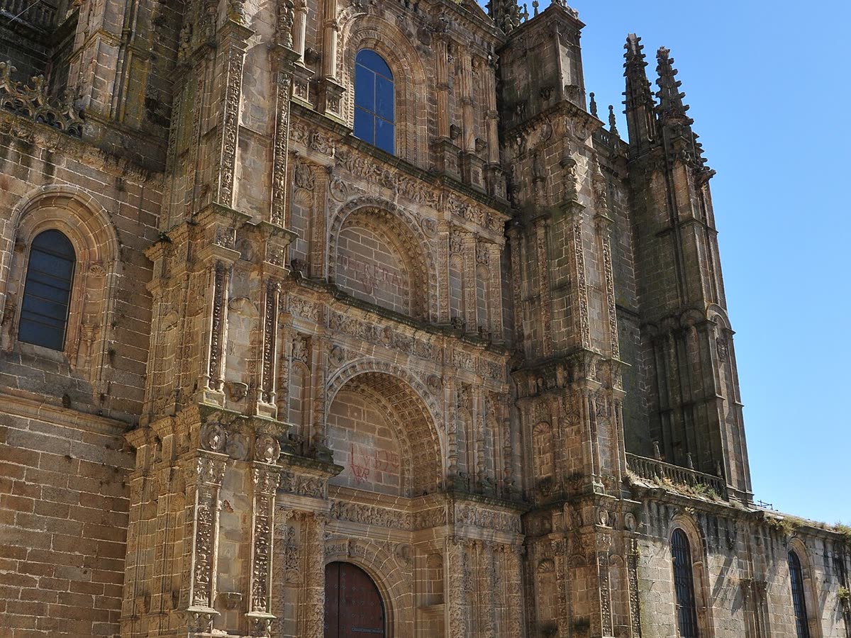 Fachada plateresca de la Catedral Nueva de Plasencia