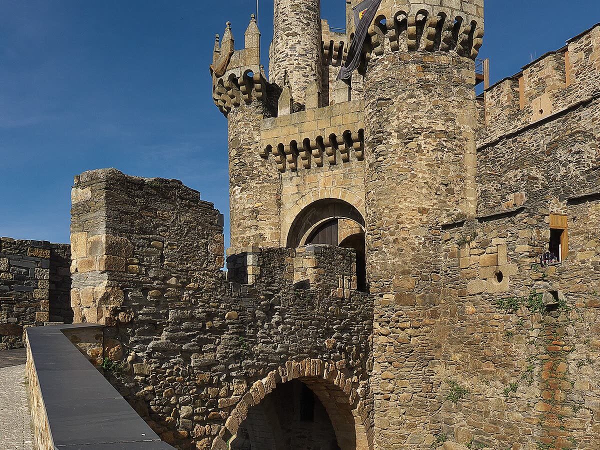Torre del homenaje y entrada del Castillo de los Templarios de Ponferrada