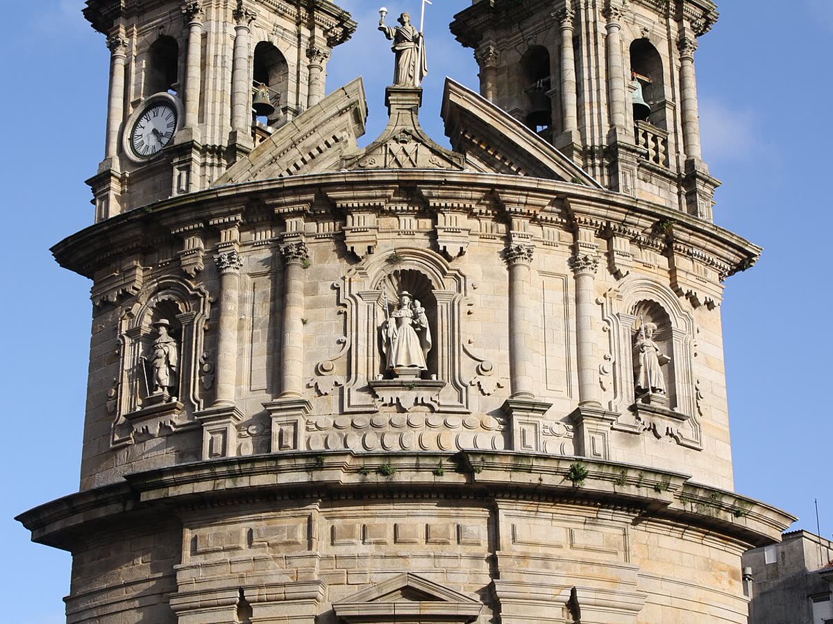 Fachada curva de la Iglesia de la Peregrina en Pontevedra, con planta en forma de concha