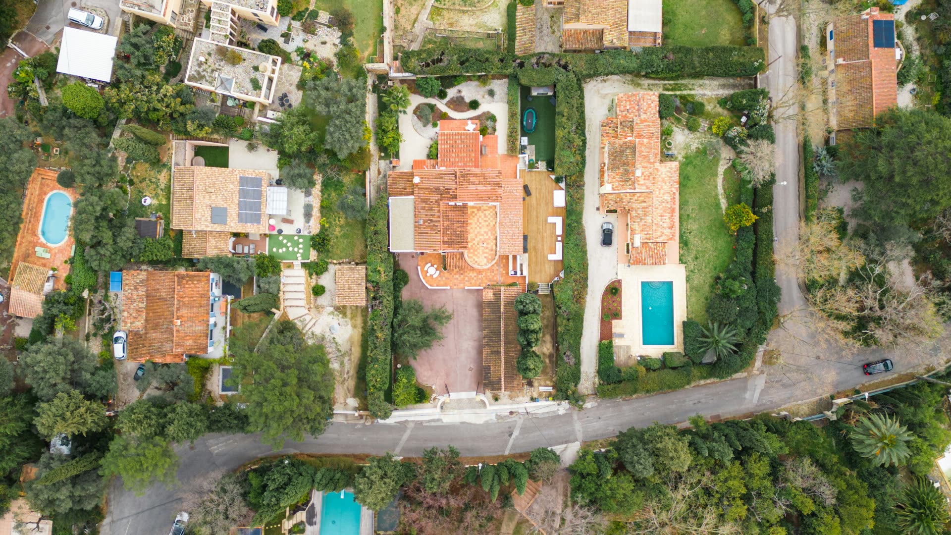 Urbanización residencial de lujo — Calas y villas de lujo