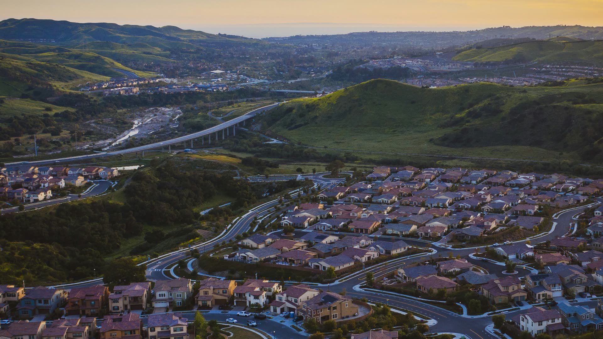 Vista aérea de torres residenciales de una promoción de obra nueva