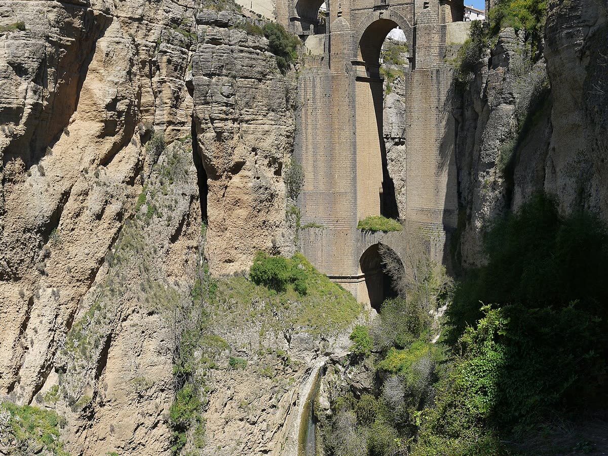 El Puente Nuevo de Ronda cruzando la garganta de El Tajo