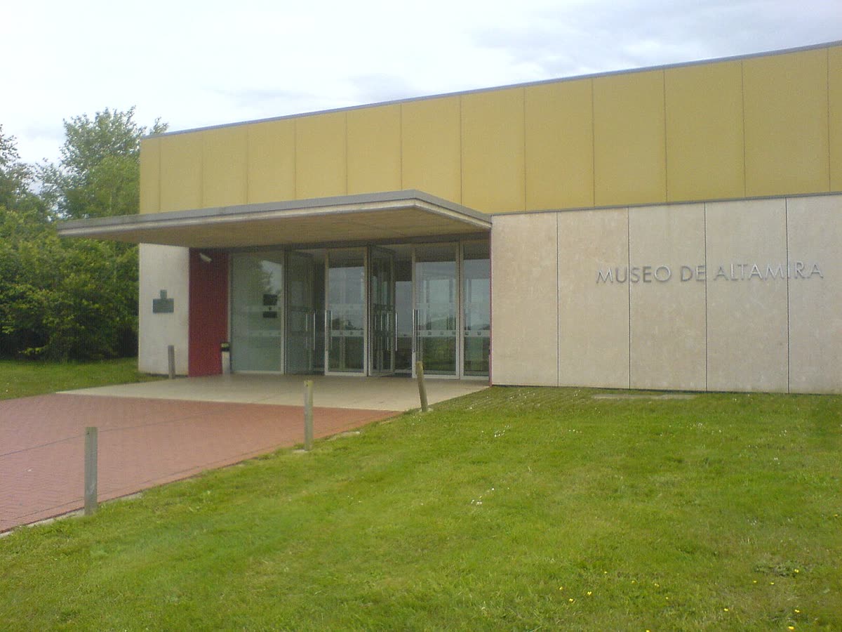 Entrada del Museo Nacional y Centro de Investigación de Altamira