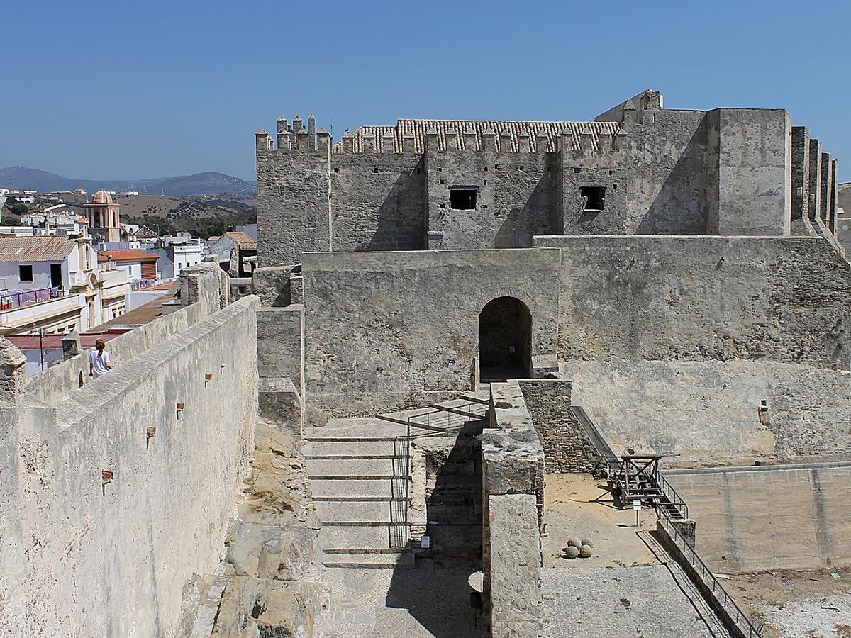 Castillo de Guzmán el Bueno, fortaleza medieval sobre el casco histórico de Tarifa