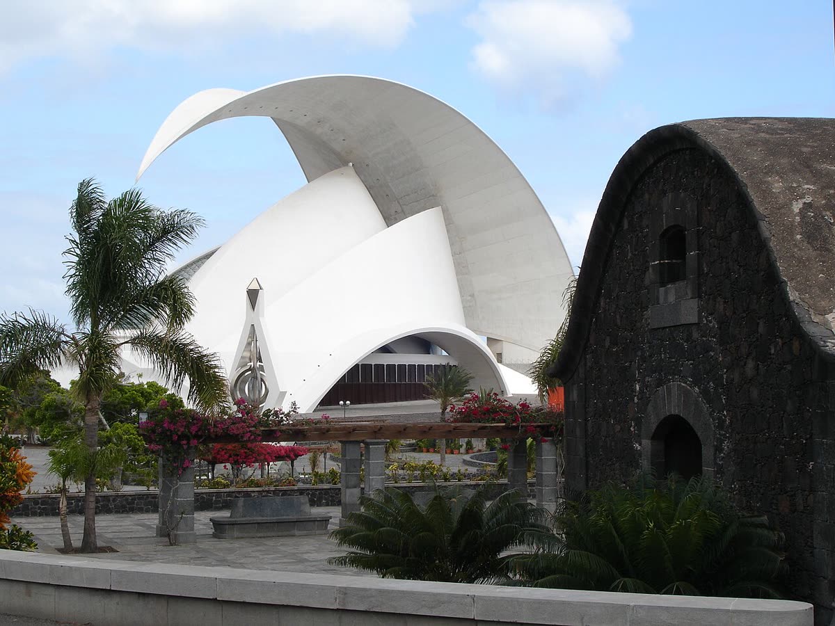 Auditorio de Tenerife, obra de Santiago Calatrava, en Santa Cruz de Tenerife — Santa Cruz de Tenerife y el Carnaval