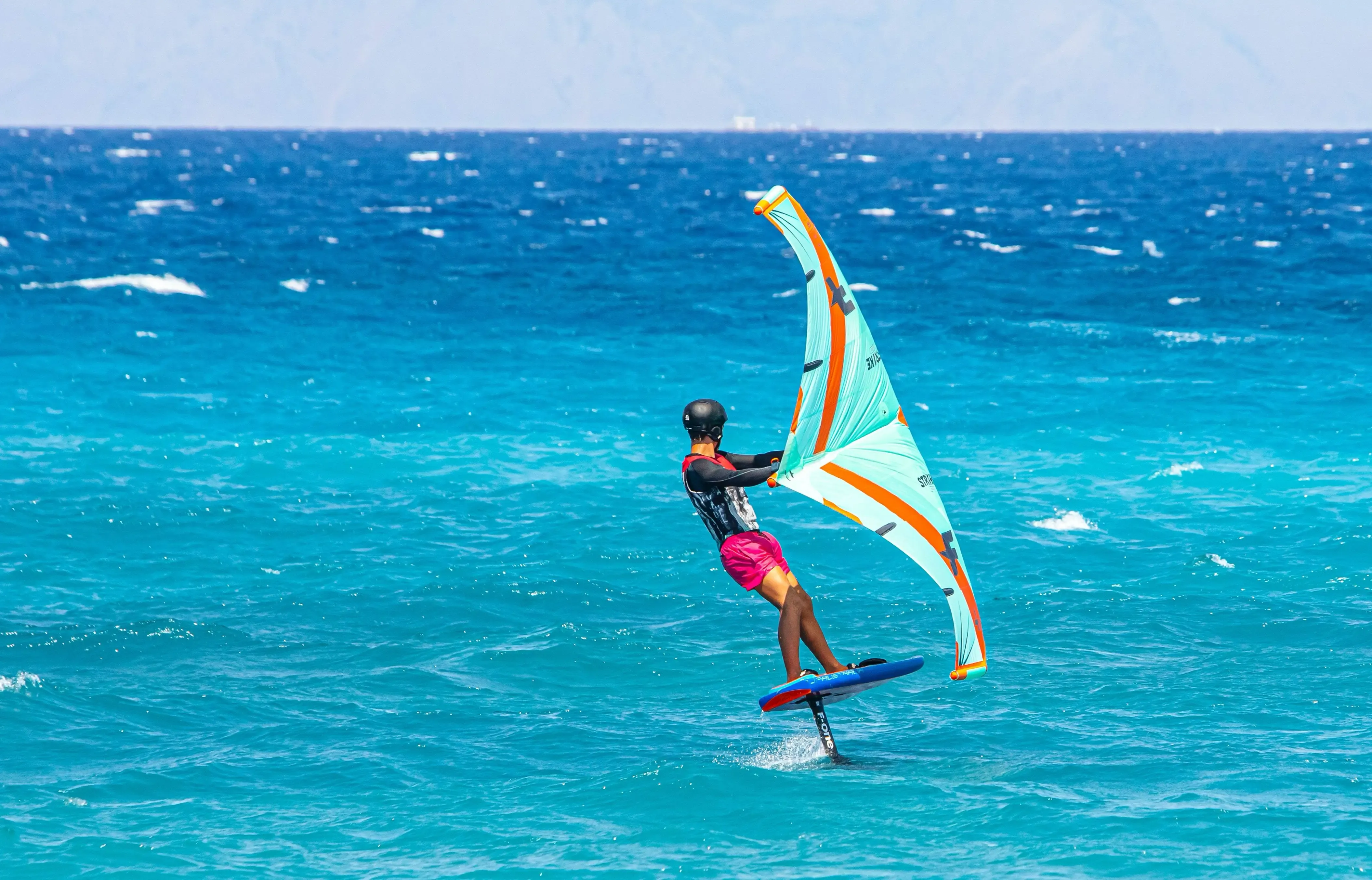Wingfoiling - Cutting-edge water sports with Quipleon