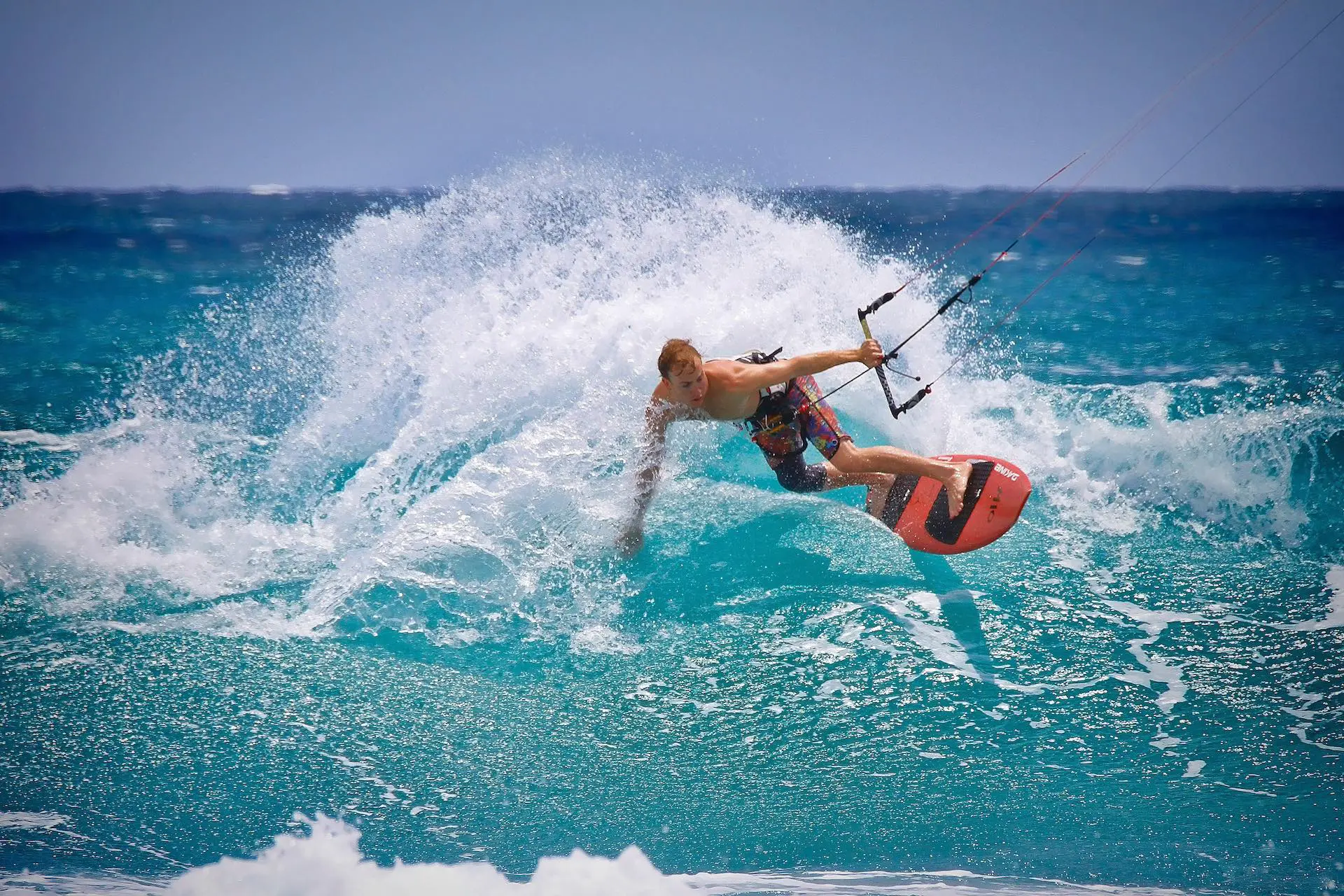 Kitesurfing - Thrilling waves with Quipleon