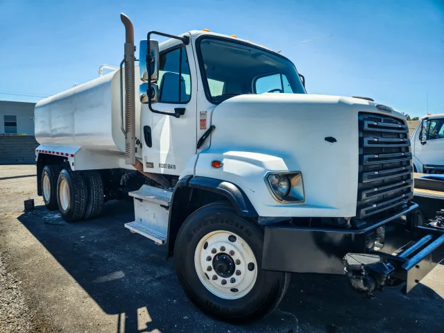 Freightliner 5,000gal Water Truck image