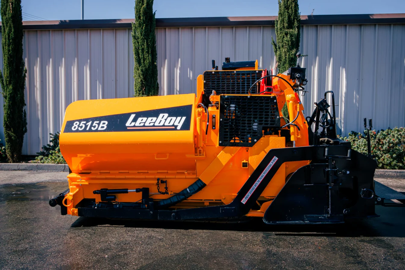 LeeBoy 8515B Asphalt_Pavers Side View Showing Paver