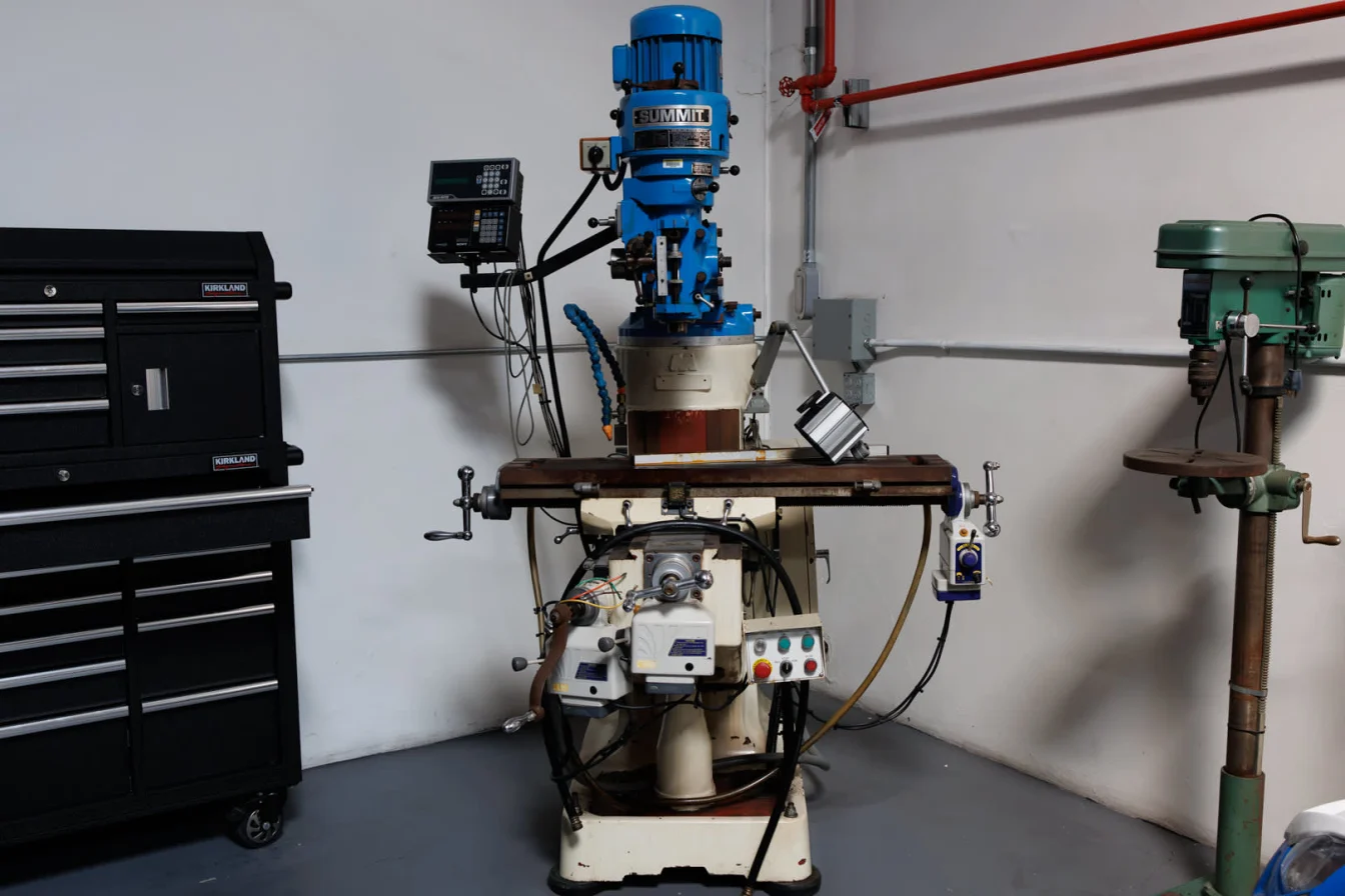 Summit_V-242B_Vertical_Mill_(1)