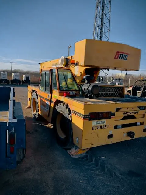 Assets/2011_Broderson_IC-200-3G_Crane__1