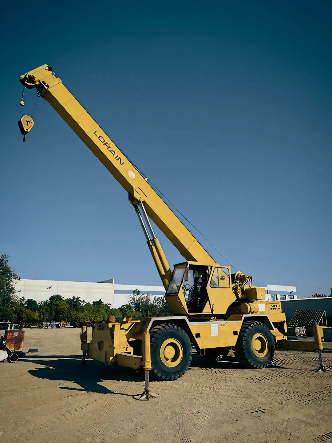 1984_Lorain_LRT_1600M_Rough_Terrain_Crane_A.jpg