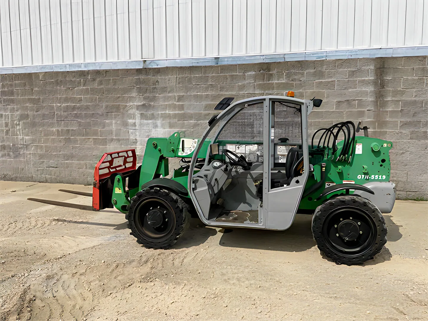 Genie_GTH_5519_Telehandler_A.jpg