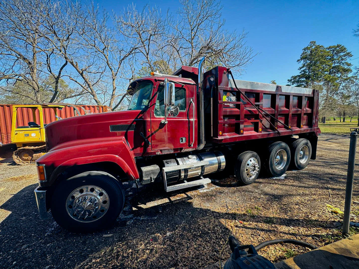 Assets/2011_Mack_CHU_5_Dump_Truck__1