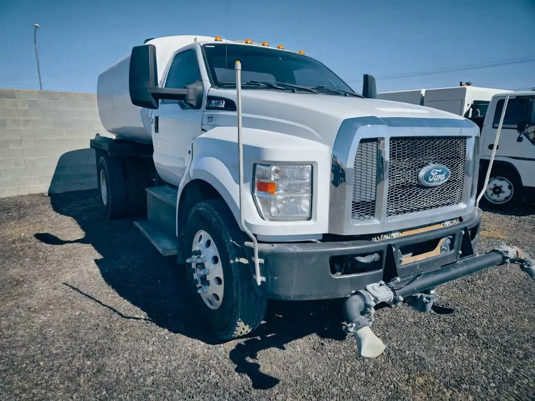 2017_Ford_F650_Water_Truck_(A).jpg