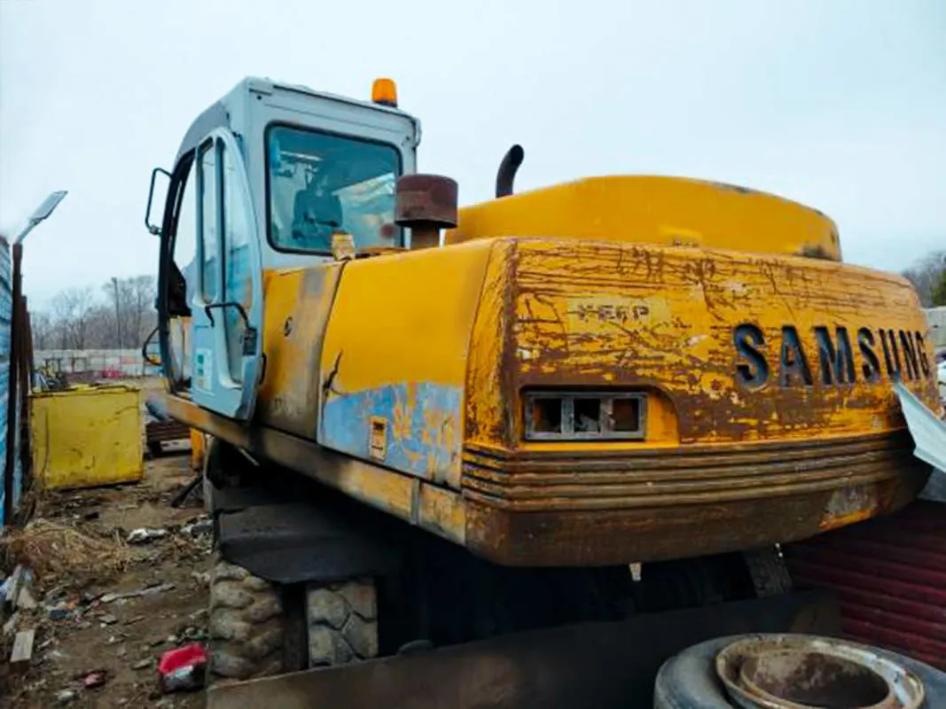 2006_Samsung_SE210_Excavator_A.jpg