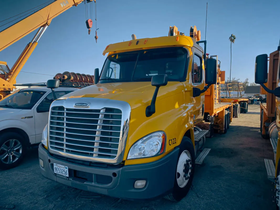 2012_Freightliner_Cascadia_125_Crane_Truck_A.jpg