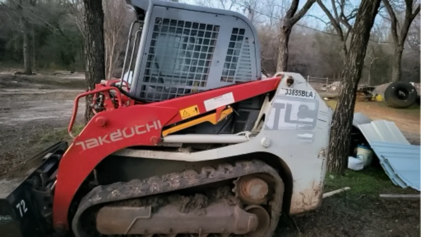 2016_Takeuchi_TL8CRW_Skid_Steer_(B)