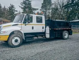 2006_International_Asphalt_Hot_Box_Truck_(A).jpg