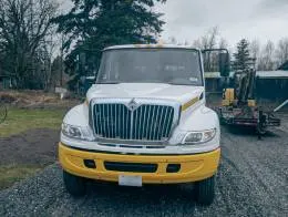 2006_International_Asphalt_Hot_Box_Truck_(B).jpg