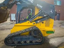 2017_John_Deere_323E_Tracked_Skid_Steer_C.jpg