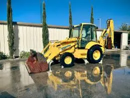 Komatsu_WB140_Loader_Backhoe_Wheel_B.jpg