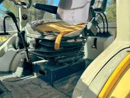 Komatsu_WB140_Loader_Backhoe_Wheel_F.jpg