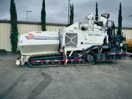 2012_Roadtec_RP195E_Asphalt_Paver_Tracked_(b).jpg