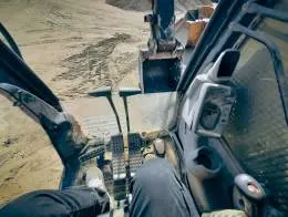 2005_John_Deere_330C_LC_C.jpg