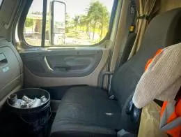 Freightliner_Cascadia_Sleeper_Truck_H.jpg